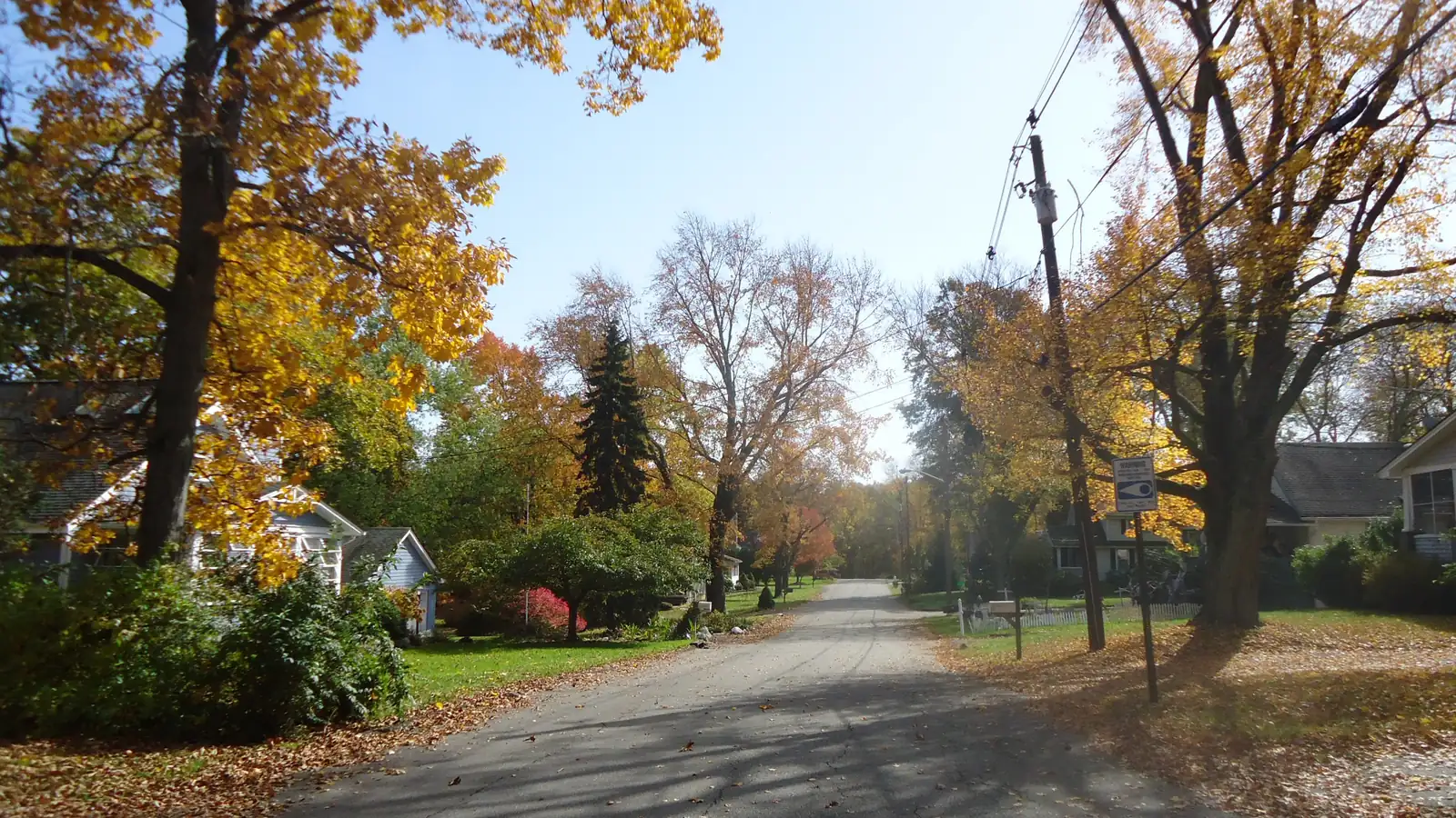 A quiet residential street in Gillette, a village of Long Hill Township, New Jersey